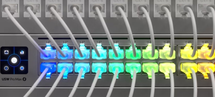 Etherlighting barevné osvětlení portů u UniFi Pro Max Switchů